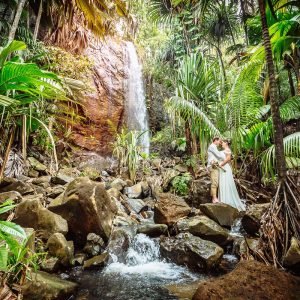 wedding-at-waterfall-in-vallee-de-mai-praslin-torsten-dickmann-1200x800-1